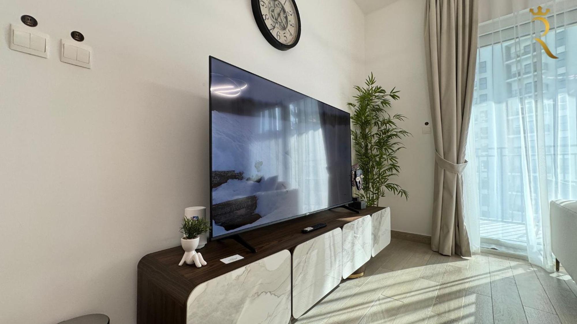 Spacious 2br With Pool And Balcony Yas Island Apartment