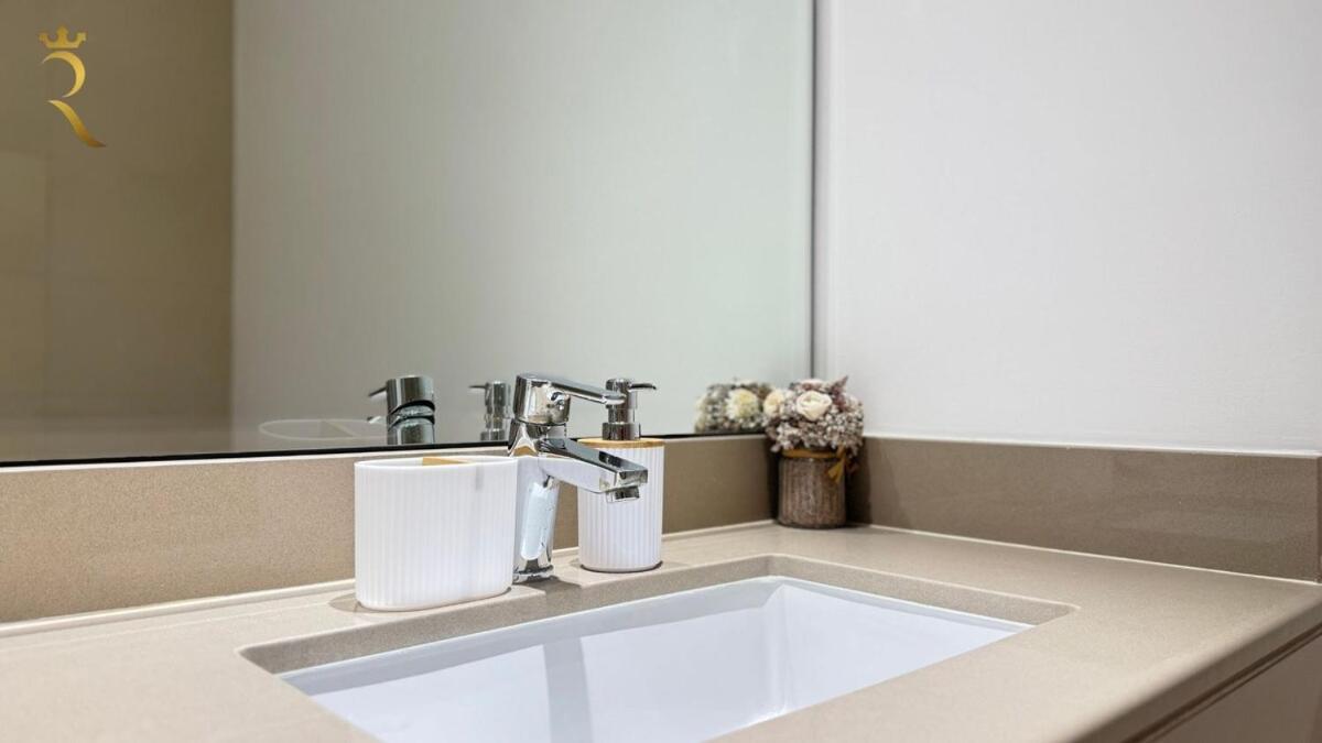 Spacious 2br With Pool And Balcony Yas Island Apartment *
