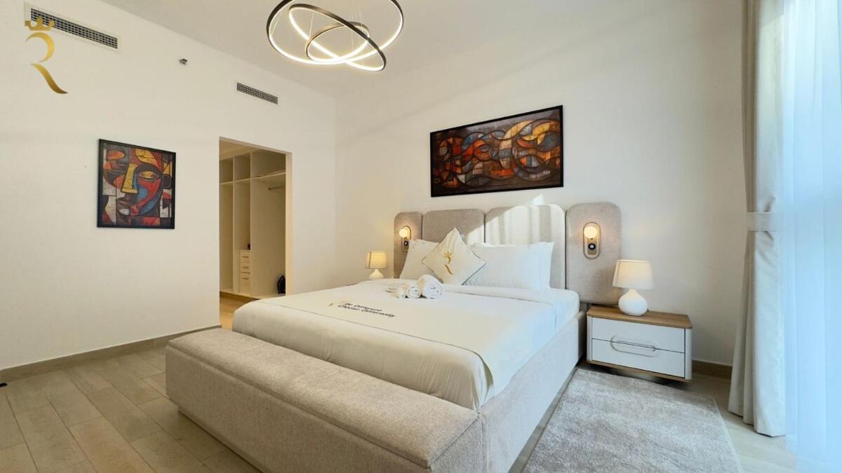 Spacious 2br With Pool And Balcony Yas Island Apartment *