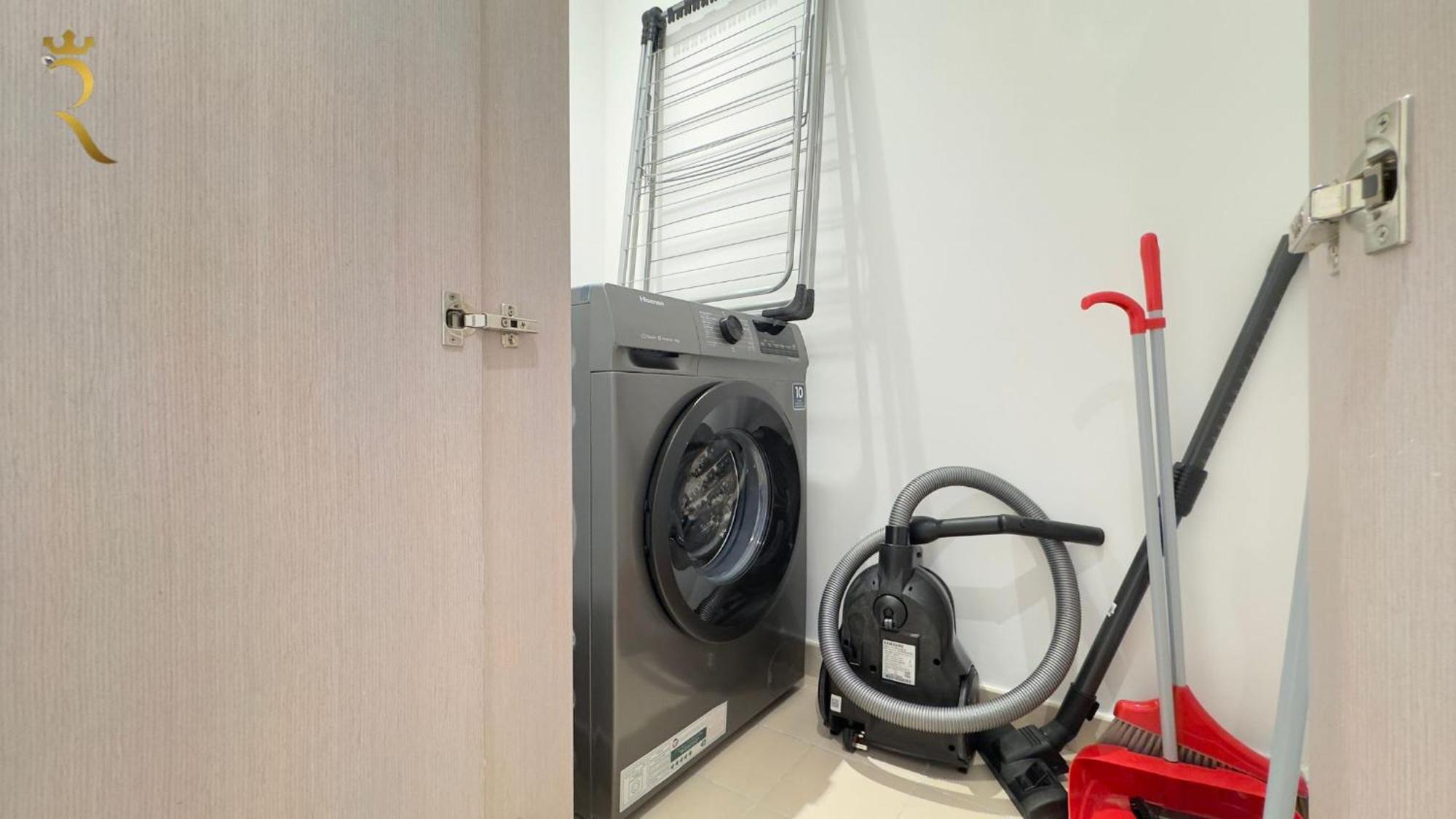 Spacious 2br With Pool And Balcony Yas Island Apartment *
